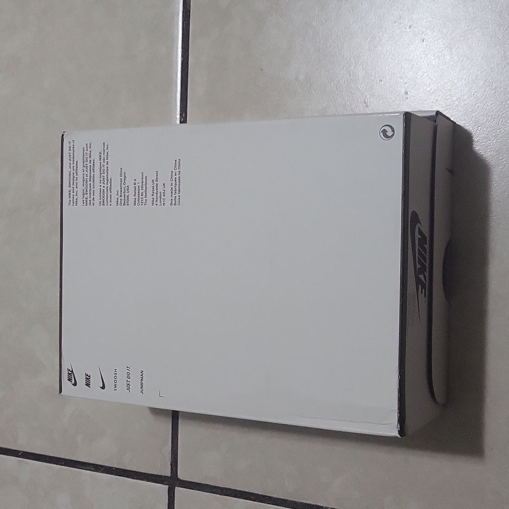 Empty shoe box - Picture 5 of 7